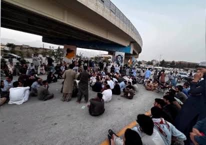 Families of martyred Ziarat police personnel staging a protest sit-in in Quetta while presenting an eight-point list of demands to the government.