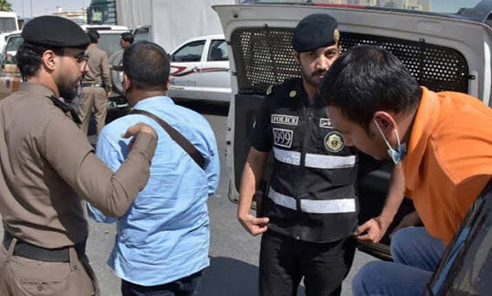 alt="Saudi police arrest illegal expatriates for residency violations"